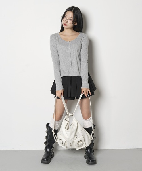 FOLLOWIN（フォロウィン）の「【3WAY仕様クロスバッグ/ショルダーバッグ/バックパック】サークルシルバーメタリックスナップバッグ（ショルダーバッグ・レディース・ブラック/ホワイト・ONE SIZE）」の4枚目の写真