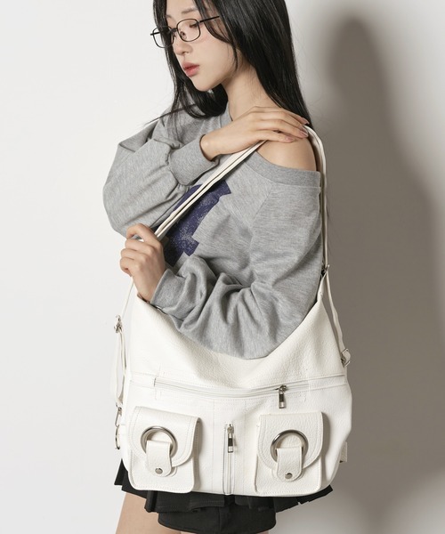 FOLLOWIN（フォロウィン）の「【3WAY仕様クロスバッグ/ショルダーバッグ/バックパック】サークルシルバーメタリックスナップバッグ（ショルダーバッグ・レディース・ブラック/ホワイト・ONE SIZE）」の17枚目の写真