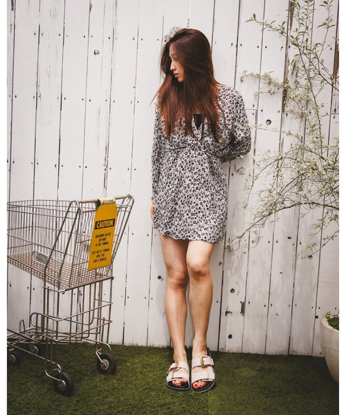 新作! Steve Madden ゴールドスタッズ フラット サンダル スティーブ マデン STEVE MADDEN ベルトデザインフラット