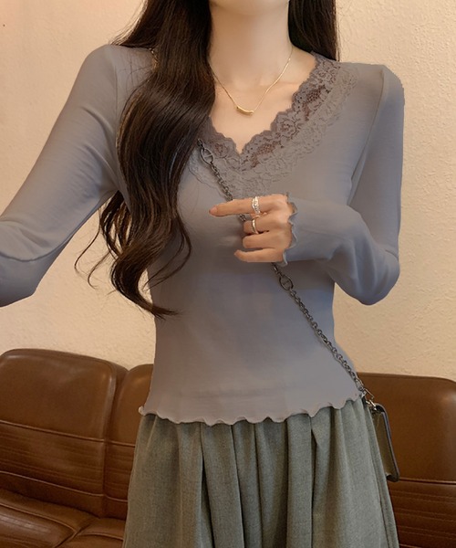 2ly2(トゥーリートゥー)の「着回し抜群!レースディテールの長袖トップス ショート丈(Tシャツ/カットソー・レディース・ブラック/ホワイト/チャコールグレー・FREE)」の3枚目の写真