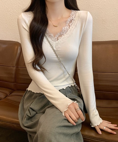 2ly2(トゥーリートゥー)の「着回し抜群!レースディテールの長袖トップス ショート丈(Tシャツ/カットソー・レディース・ブラック/ホワイト/チャコールグレー・FREE)」の7枚目の写真