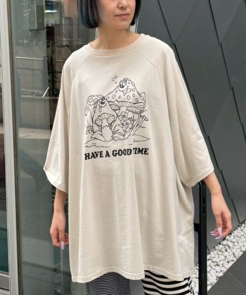 Candy Stripper(キャンディストリッパー)の「MUSHROOM TWINS OVER SIZE RAGLAN トップス(Tシャツ/カットソー・レディース・ライトベージュ/グリーン/ブラウン・FREE)」の2枚目の写真