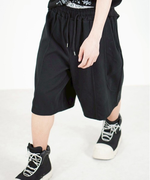 Chikashitsu +（チカシツプラス）の「【Chikashitsu +】stitch bermuda sweat pants / 【チカシツプラス】スティッチバミューダハーフスウェットパンツ（スウェットパンツ・メンズ・ブラック/杢グレー・ONE SIZE）」の6枚目の写真