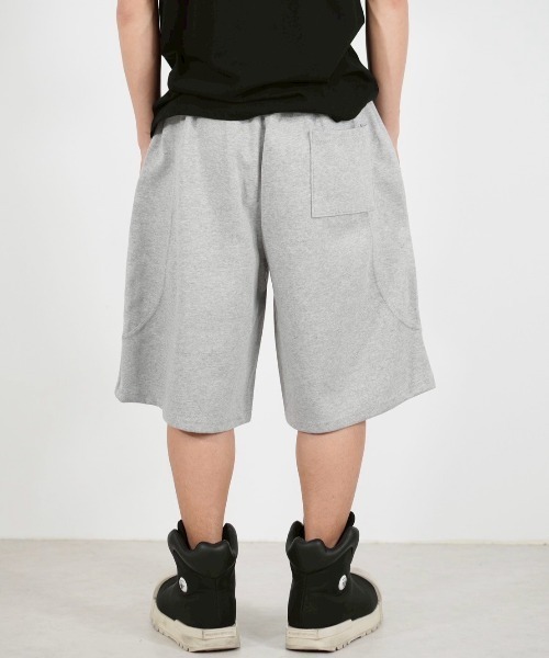Chikashitsu +（チカシツプラス）の「【Chikashitsu +】stitch bermuda sweat pants / 【チカシツプラス】スティッチバミューダハーフスウェットパンツ（スウェットパンツ・メンズ・ブラック/杢グレー・ONE SIZE）」の11枚目の写真