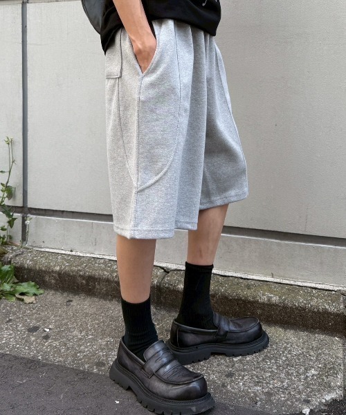 Chikashitsu +（チカシツプラス）の「【Chikashitsu +】stitch bermuda sweat pants / 【チカシツプラス】スティッチバミューダハーフスウェットパンツ（スウェットパンツ・メンズ・ブラック/杢グレー・ONE SIZE）」の20枚目の写真