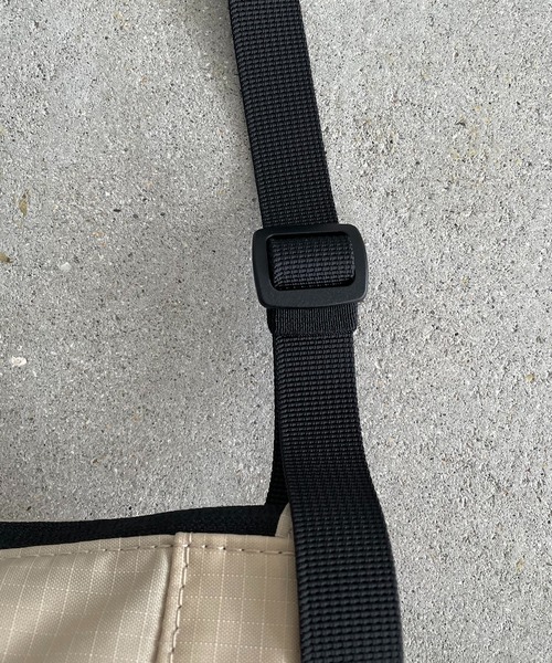 THE NORTH FACE（ザノースフェイス）の「【THE NORTH FACE】BOREALIS SLIM CROSS BAG（ショルダーバッグ・レディース・ブラック/カーキ/ベージュ・FREE）」の14枚目の写真