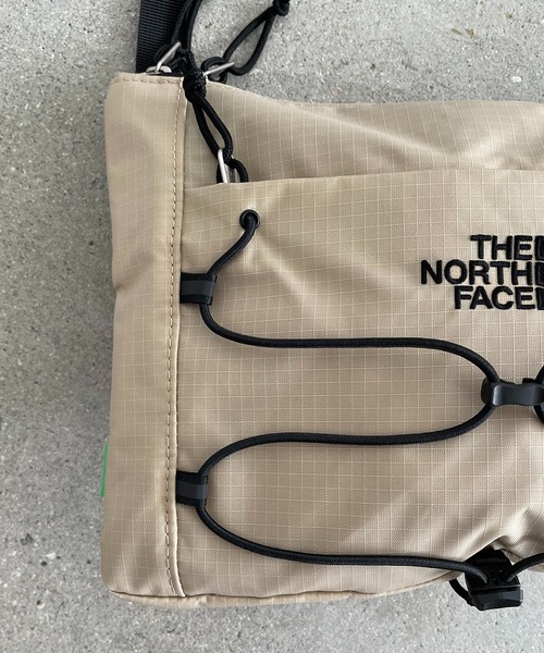 THE NORTH FACE（ザノースフェイス）の「【THE NORTH FACE】BOREALIS SLIM CROSS BAG（ショルダーバッグ・レディース・ブラック/カーキ/ベージュ・FREE）」の16枚目の写真