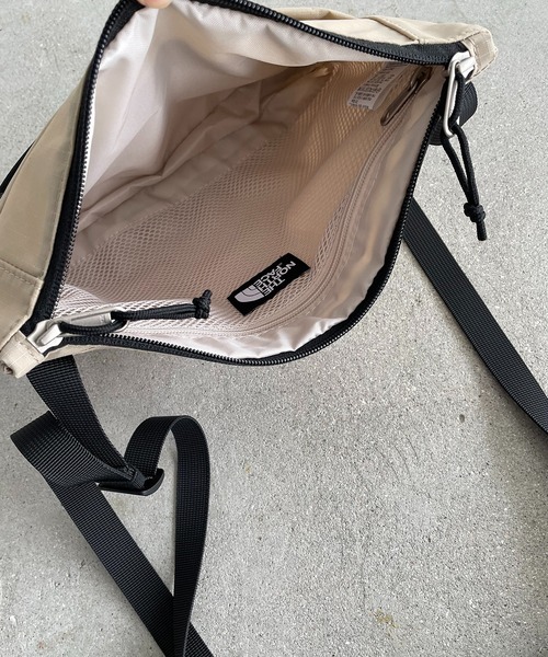 THE NORTH FACE（ザノースフェイス）の「【THE NORTH FACE】BOREALIS SLIM CROSS BAG（ショルダーバッグ・レディース・ブラック/カーキ/ベージュ・FREE）」の20枚目の写真