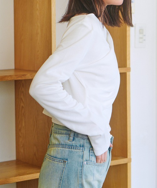 Rejoule（リジュール）の「ドレープデザインロングスリーブTシャツ（Tシャツ/カットソー・レディース・ブラック/ホワイト/クリーム・FREE）」の5枚目の写真