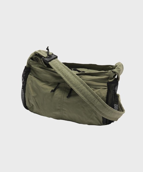 B.C STOCK(ベーセーストック)の「【fellowww / フェロー】別注 パッカブルショルダーバッグ(ショルダーバッグ・メンズ・ブラック/カーキ/レッド・FREE)」の3枚目の写真