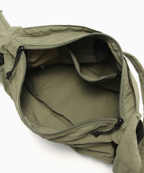 B.C STOCK(ベーセーストック)の「【fellowww / フェロー】別注 パッカブルショルダーバッグ(ショルダーバッグ・メンズ・ブラック/カーキ/レッド・FREE)」の19枚目の写真