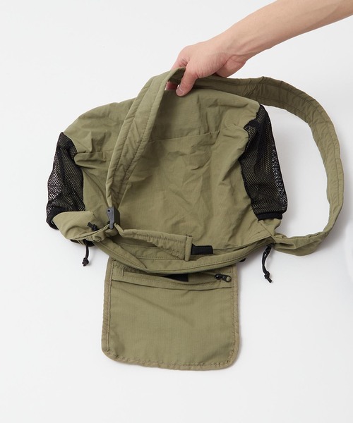 B.C STOCK(ベーセーストック)の「【fellowww / フェロー】別注 パッカブルショルダーバッグ(ショルダーバッグ・メンズ・ブラック/カーキ/レッド・FREE)」の8枚目の写真