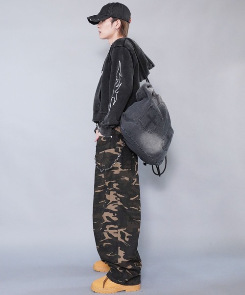 SPINNS(スピンズ)の「フェード加工デニムナップサック/クロスロゴ/Y2K・韓国ストリート/リュック(バックパック/リュック・メンズ・ブラウン/ブラック・ONESIZE)」の19枚目の写真