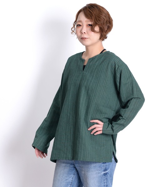 MARAI(マーライ)の「長袖 キーネックTシャツ ロンT エスニックシャツ(Tシャツ/カットソー・レディース・グレー/カーキ/ネイビー/ブラウン/ブラック/パープル/ダークグリーン/ワイン/ダークブルー/キャメル・MEDIUM/LARGE)」の5枚目の写真