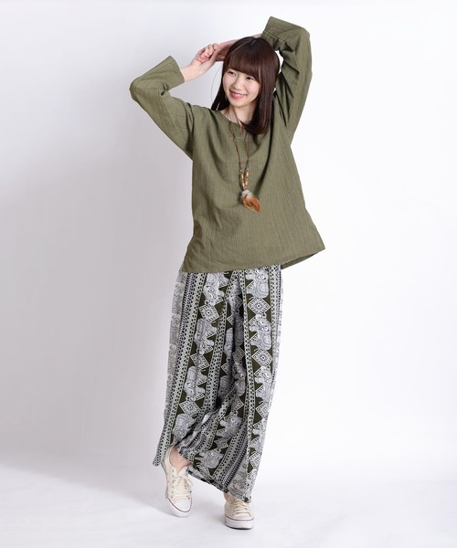 MARAI(マーライ)の「長袖 キーネックTシャツ ロンT エスニックシャツ(Tシャツ/カットソー・レディース・グレー/カーキ/ネイビー/ブラウン/ブラック/パープル/ダークグリーン/ワイン/ダークブルー/キャメル・MEDIUM/LARGE)」の11枚目の写真