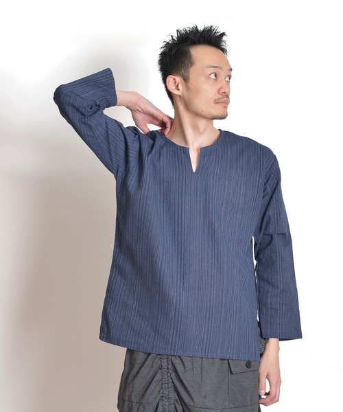 MARAI(マーライ)の「長袖 キーネックTシャツ ロンT エスニックシャツ(Tシャツ/カットソー・レディース・グレー/カーキ/ネイビー/ブラウン/ブラック/パープル/ダークグリーン/ワイン/ダークブルー/キャメル・MEDIUM/LARGE)」の13枚目の写真