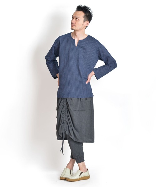 MARAI(マーライ)の「長袖 キーネックTシャツ ロンT エスニックシャツ(Tシャツ/カットソー・レディース・グレー/カーキ/ネイビー/ブラウン/ブラック/パープル/ダークグリーン/ワイン/ダークブルー/キャメル・MEDIUM/LARGE)」の14枚目の写真