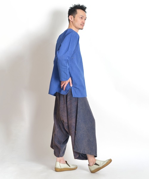 MARAI(マーライ)の「長袖 キーネックTシャツ ロンT エスニックシャツ(Tシャツ/カットソー・レディース・グレー/カーキ/ネイビー/ブラウン/ブラック/パープル/ダークグリーン/ワイン/ダークブルー/キャメル・MEDIUM/LARGE)」の18枚目の写真