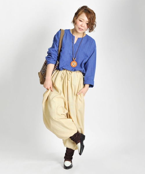 MARAI(マーライ)の「長袖 キーネックTシャツ ロンT エスニックシャツ(Tシャツ/カットソー・レディース・グレー/カーキ/ネイビー/ブラウン/ブラック/パープル/ダークグリーン/ワイン/ダークブルー/キャメル・MEDIUM/LARGE)」の17枚目の写真