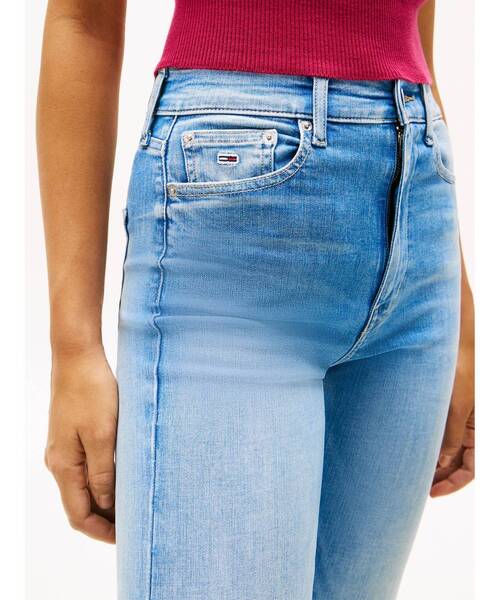 tommy jeans(トミー ジーンズ)の「ハイウエストフレアジーンズ(デニムパンツ・レディース・ブルー・25inch/26inch/27inch)」の5枚目の写真