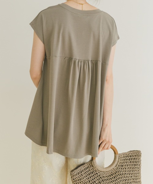 ITEMS URBANRESEARCH（アイテムズ アーバンリサーチ）の「バックティアードフレンチTシャツ（Tシャツ/カットソー・レディース・ライトカーキ/ブラック/チャコールグレー/オフホワイト・FREE）」の4枚目の写真