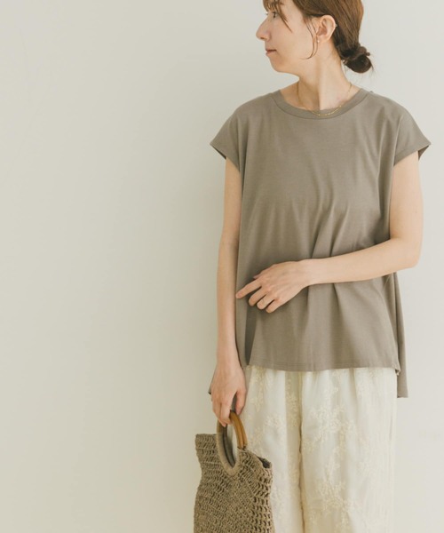 ITEMS URBANRESEARCH（アイテムズ アーバンリサーチ）の「バックティアードフレンチTシャツ（Tシャツ/カットソー・レディース・ライトカーキ/ブラック/チャコールグレー/オフホワイト・FREE）」の9枚目の写真