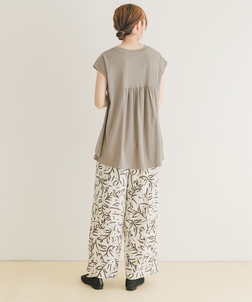 ITEMS URBANRESEARCH（アイテムズ アーバンリサーチ）の「バックティアードフレンチTシャツ（Tシャツ/カットソー・レディース・ライトカーキ/ブラック/チャコールグレー/オフホワイト・FREE）」の13枚目の写真