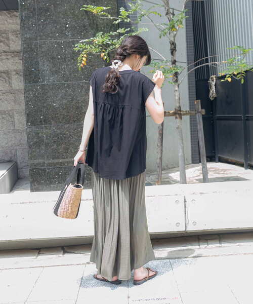 ITEMS URBANRESEARCH（アイテムズ アーバンリサーチ）の「バックティアードフレンチTシャツ（Tシャツ/カットソー・レディース・ライトカーキ/ブラック/チャコールグレー/オフホワイト・FREE）」の20枚目の写真