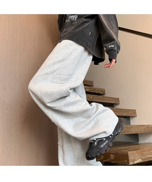 Sakka(サッカ)の「スウェット ワイドカーゴ パンツ(スウェットパンツ・メンズ・ブラック/グレー・MEDIUM/LARGE/X-LARGE)」の2枚目の写真
