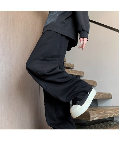 Sakka(サッカ)の「スウェット ワイドカーゴ パンツ(スウェットパンツ・メンズ・ブラック/グレー・MEDIUM/LARGE/X-LARGE)」の1枚目の写真