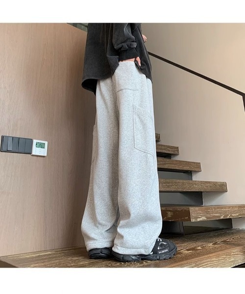 Sakka(サッカ)の「スウェット ワイドカーゴ パンツ(スウェットパンツ・メンズ・ブラック/グレー・MEDIUM/LARGE/X-LARGE)」の4枚目の写真