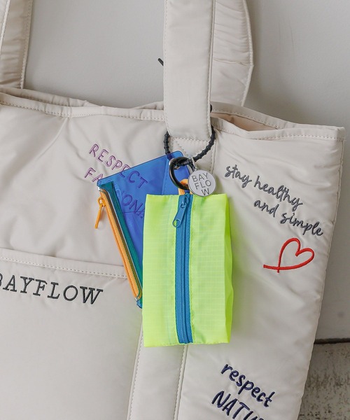 BAYFLOW（ベイフロー）の「配色Ｗポーチチャーム（チャーム・レディース・ブラック/グレー/イエロー/ブラウン・FREE）」の4枚目の写真