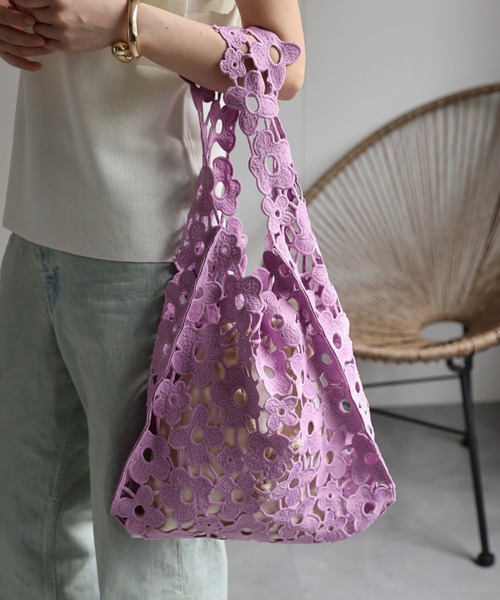 ap retro(アプレトロ)の「エンブロイダリーフラワーレーストート(トートバッグ・レディース・パープル/アイボリー/ブラック/ブルー・FREE)」の2枚目の写真