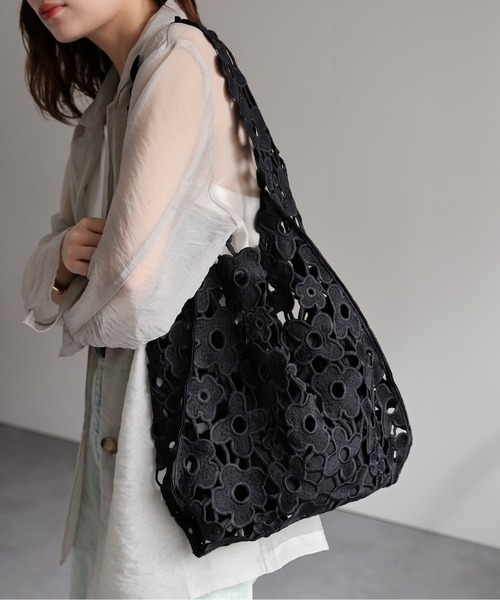 ap retro(アプレトロ)の「エンブロイダリーフラワーレーストート(トートバッグ・レディース・パープル/アイボリー/ブラック/ブルー・FREE)」の1枚目の写真