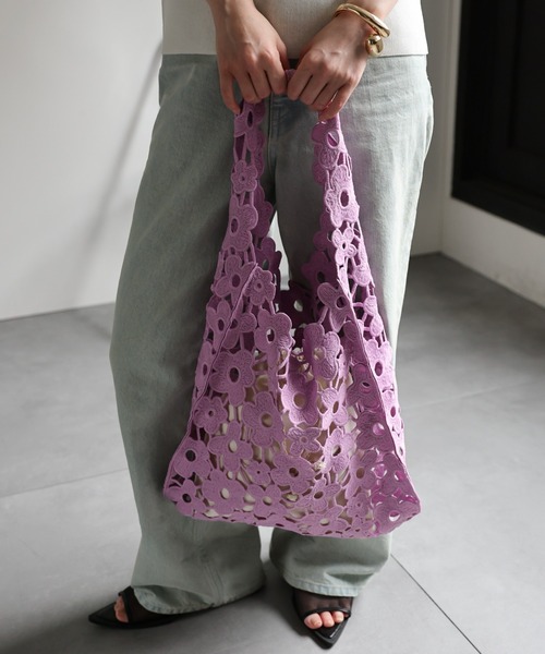 ap retro(アプレトロ)の「エンブロイダリーフラワーレーストート(トートバッグ・レディース・パープル/アイボリー/ブラック/ブルー・FREE)」の14枚目の写真