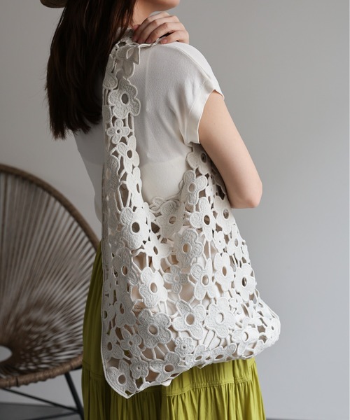 ap retro(アプレトロ)の「エンブロイダリーフラワーレーストート(トートバッグ・レディース・パープル/アイボリー/ブラック/ブルー・FREE)」の5枚目の写真