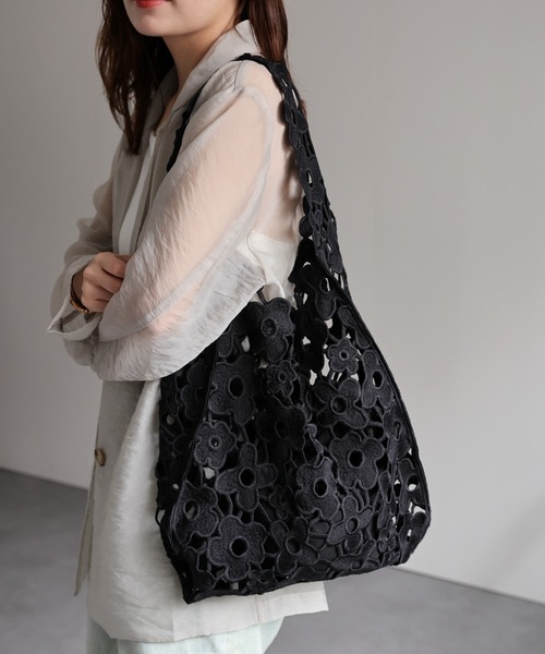 ap retro(アプレトロ)の「エンブロイダリーフラワーレーストート(トートバッグ・レディース・パープル/アイボリー/ブラック/ブルー・FREE)」の8枚目の写真