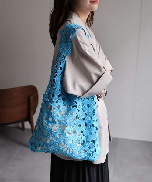 ap retro(アプレトロ)の「エンブロイダリーフラワーレーストート(トートバッグ・レディース・パープル/アイボリー/ブラック/ブルー・FREE)」の17枚目の写真