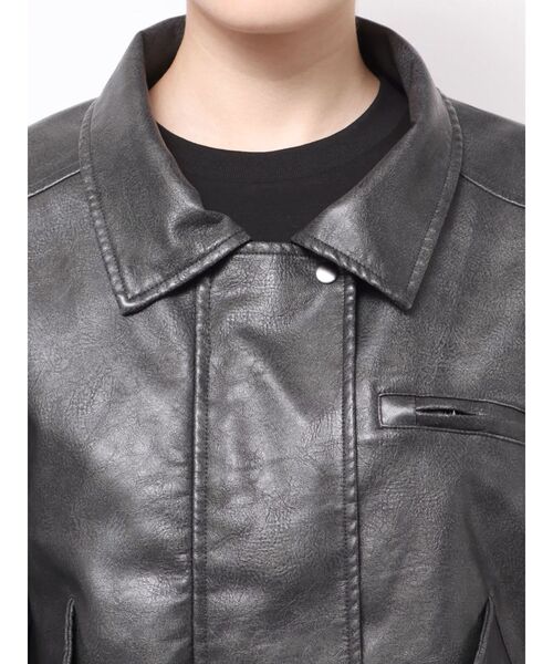 EMODA(エモダ)の「ヴィンテージフェイクレザーブルゾン(ブルゾン・レディース・グレー/ブラック/ブラウン・MEDIUM/SMALL)」の7枚目の写真