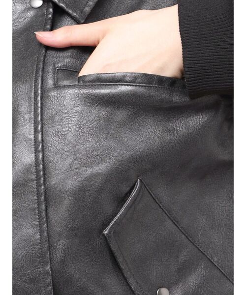 EMODA(エモダ)の「ヴィンテージフェイクレザーブルゾン(ブルゾン・レディース・グレー/ブラック/ブラウン・MEDIUM/SMALL)」の9枚目の写真