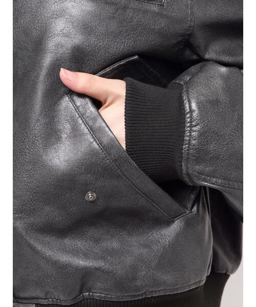 EMODA(エモダ)の「ヴィンテージフェイクレザーブルゾン(ブルゾン・レディース・グレー/ブラック/ブラウン・MEDIUM/SMALL)」の10枚目の写真
