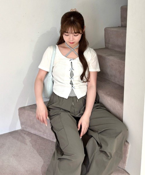 mellowneon(メロウネオン)の「レイヤード配色クロップドリボントップス(Tシャツ/カットソー・レディース・アイボリー/チャコールグレー・FREE)」の16枚目の写真