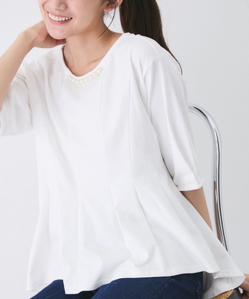 Jayro(ジャイロ)の「パール付きペプラムカットソー(Tシャツ/カットソー・レディース・ブラック/ホワイト・FREE)」の2枚目の写真