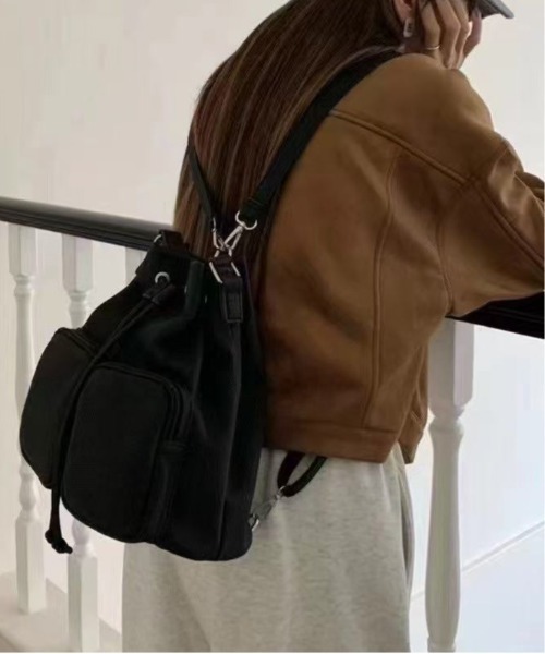 FINEnough(ファインナフ)の「リュック3WAY斜め掛けショルダーバッグ(ショルダーバッグ・レディース・アイボリー/ブラック/ブラウン・FREE)」の2枚目の写真