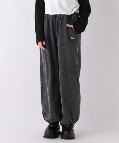 repipi armario（レピピ アルマリオ）の「ルーズスウェットパンツ（スウェットパンツ・キッズ・ブラック系その他/ピンク系その他/グレー/ブラック・SMALL/MEDIUM/LARGE）」の2枚目の写真