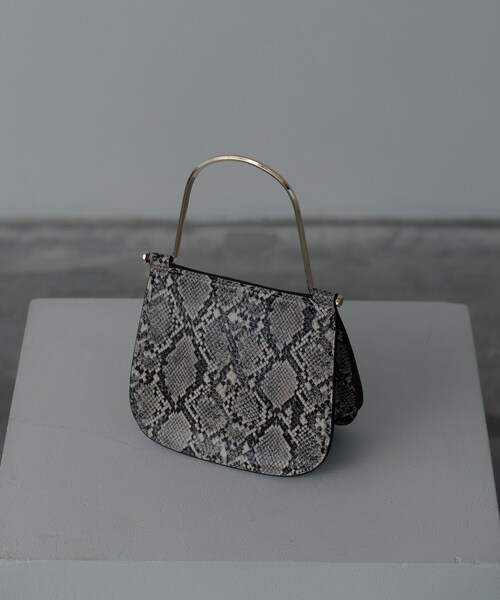 GALLEST（ギャレスト）の「【LE VERNIS】Metal handle minibag（ショルダーバッグ・レディース・グレー系3/ダークブラウン・00）」の3枚目の写真