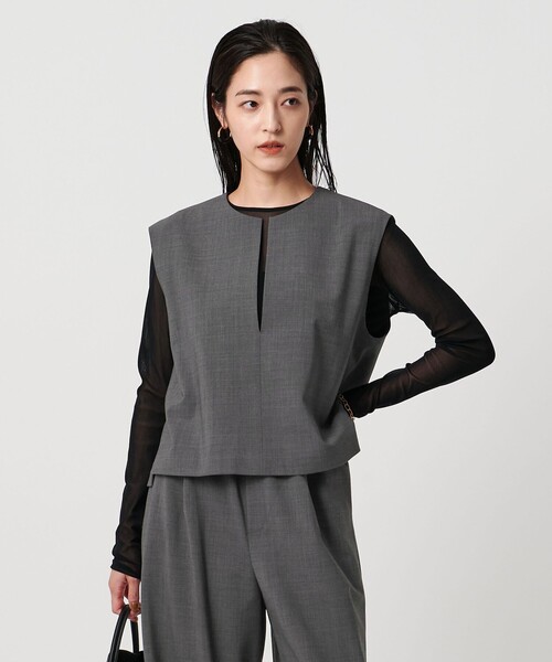 UNITED ARROWS（ユナイテッドアローズ）の「スリット ノーカラー ベスト ‐ウォッシャブル‐（ベスト・レディース・グレー系/ダークブラウン・FREE）」の2枚目の写真