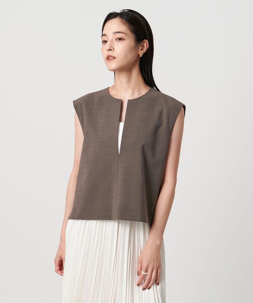 UNITED ARROWS（ユナイテッドアローズ）の「スリット ノーカラー ベスト ‐ウォッシャブル‐（ベスト・レディース・グレー系/ダークブラウン・FREE）」の8枚目の写真