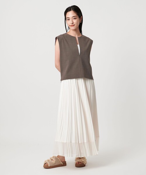 UNITED ARROWS（ユナイテッドアローズ）の「スリット ノーカラー ベスト ‐ウォッシャブル‐（ベスト・レディース・グレー系/ダークブラウン・FREE）」の9枚目の写真