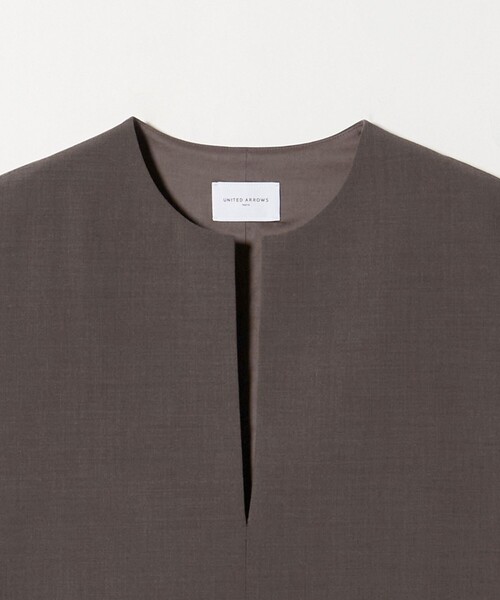 UNITED ARROWS（ユナイテッドアローズ）の「スリット ノーカラー ベスト ‐ウォッシャブル‐（ベスト・レディース・グレー系/ダークブラウン・FREE）」の18枚目の写真